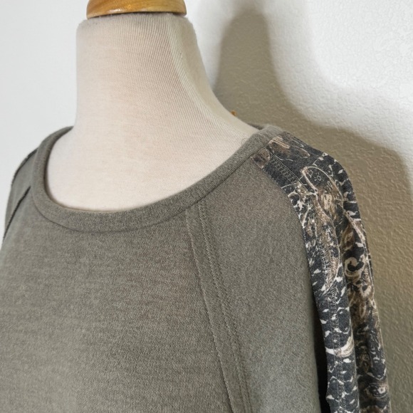 Easel Womens Top Paisley Camo Sleeve Pullover Blouse Size M Olive Green Boho - Picture 8 of 11